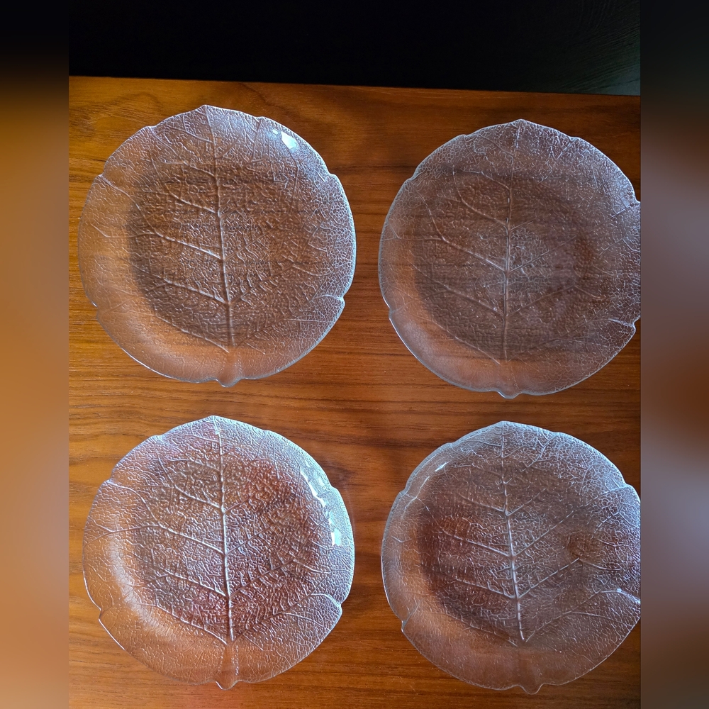 4 Vintage Salad / Desert Plates Arcoroc France Aspen Leaf Clear Glass 7 1/2" 